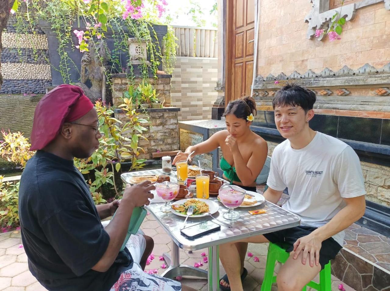 Green Palace Homestay Batununggul Exteriör bild